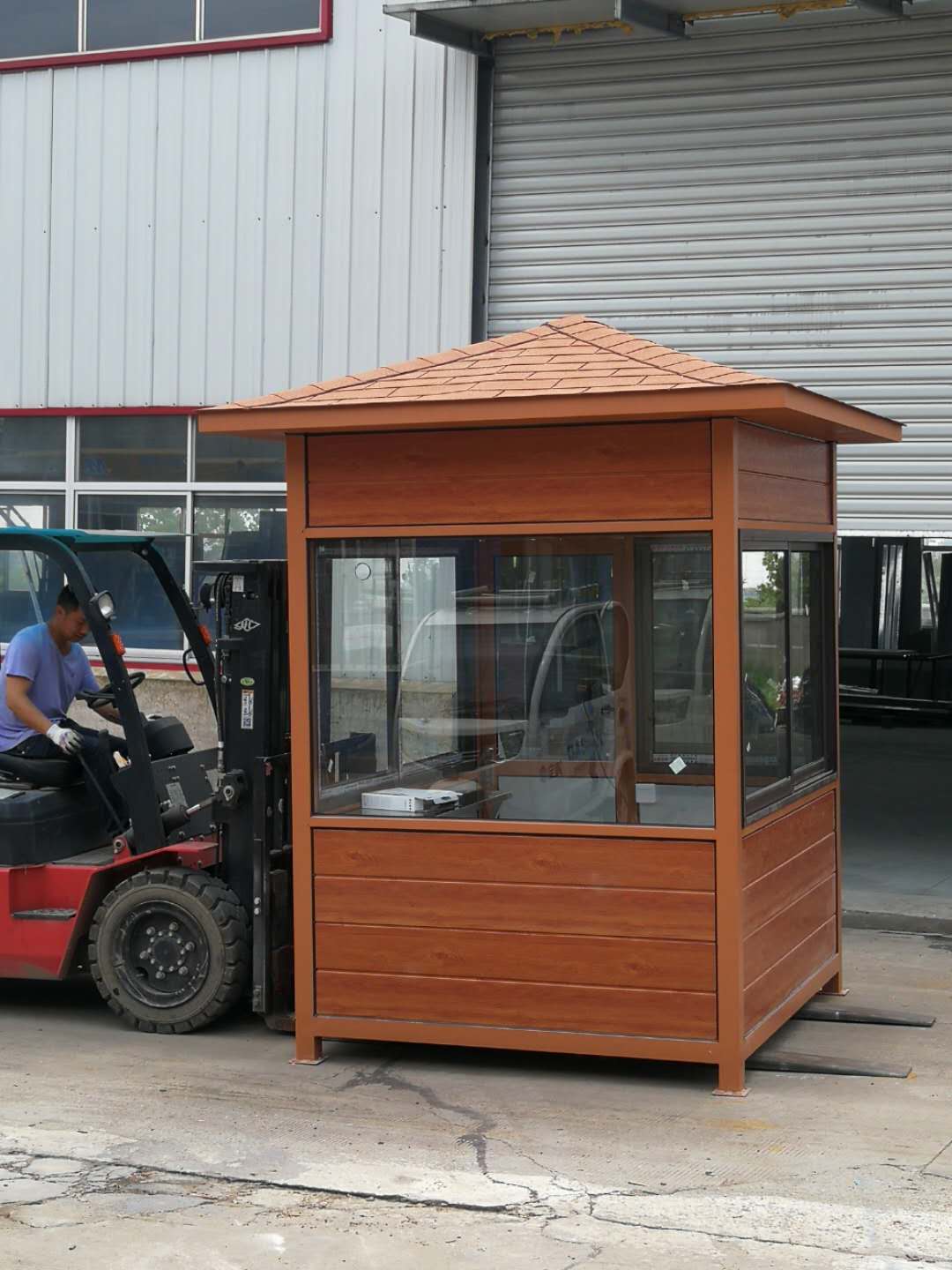雕花板岗亭