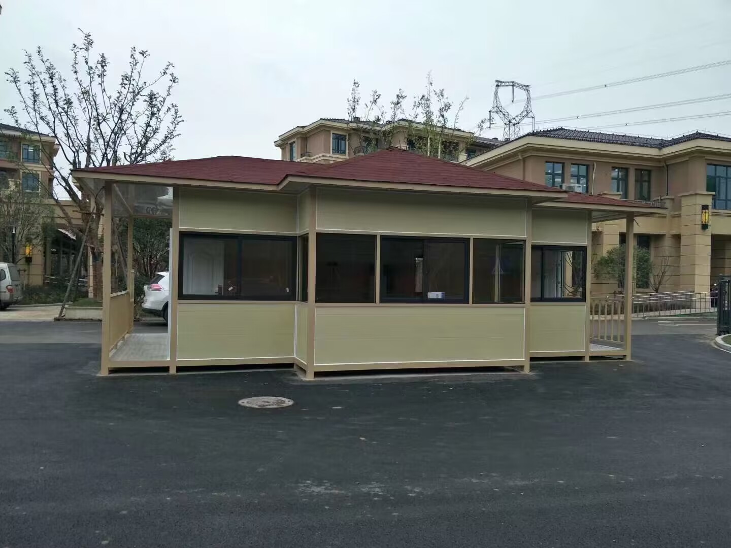 雕花板岗亭